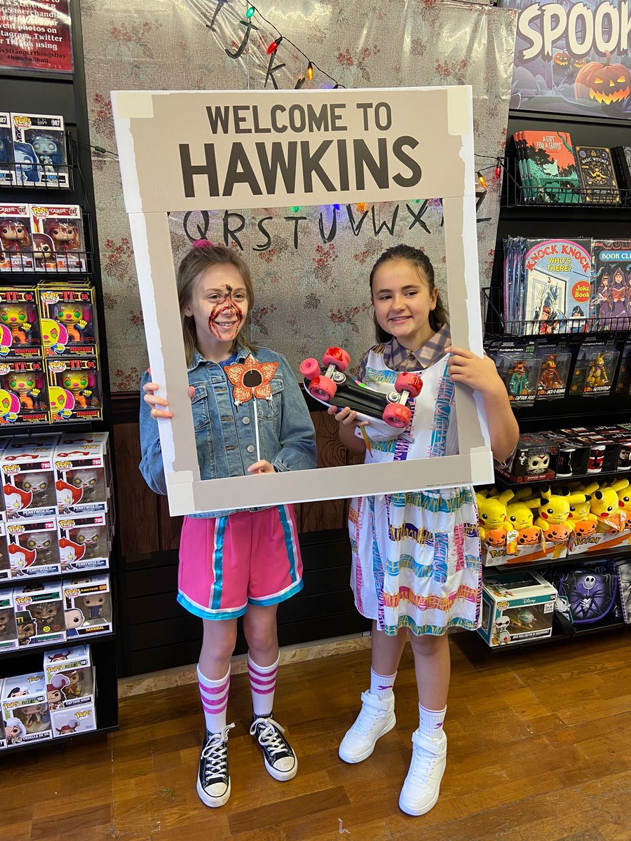 e_smales's tweet photo. #hmvsolihull #hmvStrangerThingsday
Angela and 11! https://t.co/S7SUMu7GQU