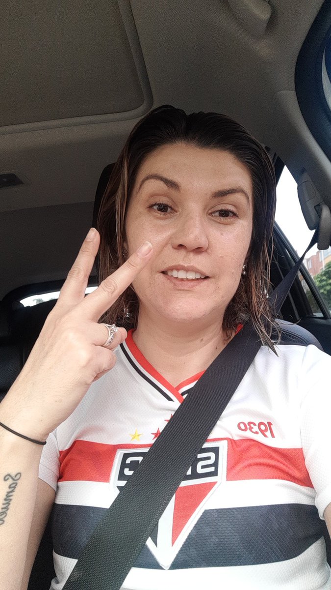 IvyCeni_'s tweet photo. Aqui em Cali, Colômbia, para torcer junto e celebrar o título do Tricolor do Morumbi! 🇾🇪❤️ @SaoPauloFC Vamoooo São Paulo! @globoesporteSP https://t.co/mzlIuBZ6Op