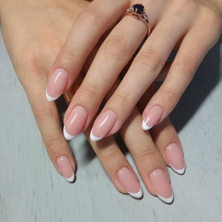 lenailclub's tweet photo. #NailTrends Then vs Now: French Manicure 🤍 
¿Cuál te gusta más? https://t.co/E7WGc70qzq
