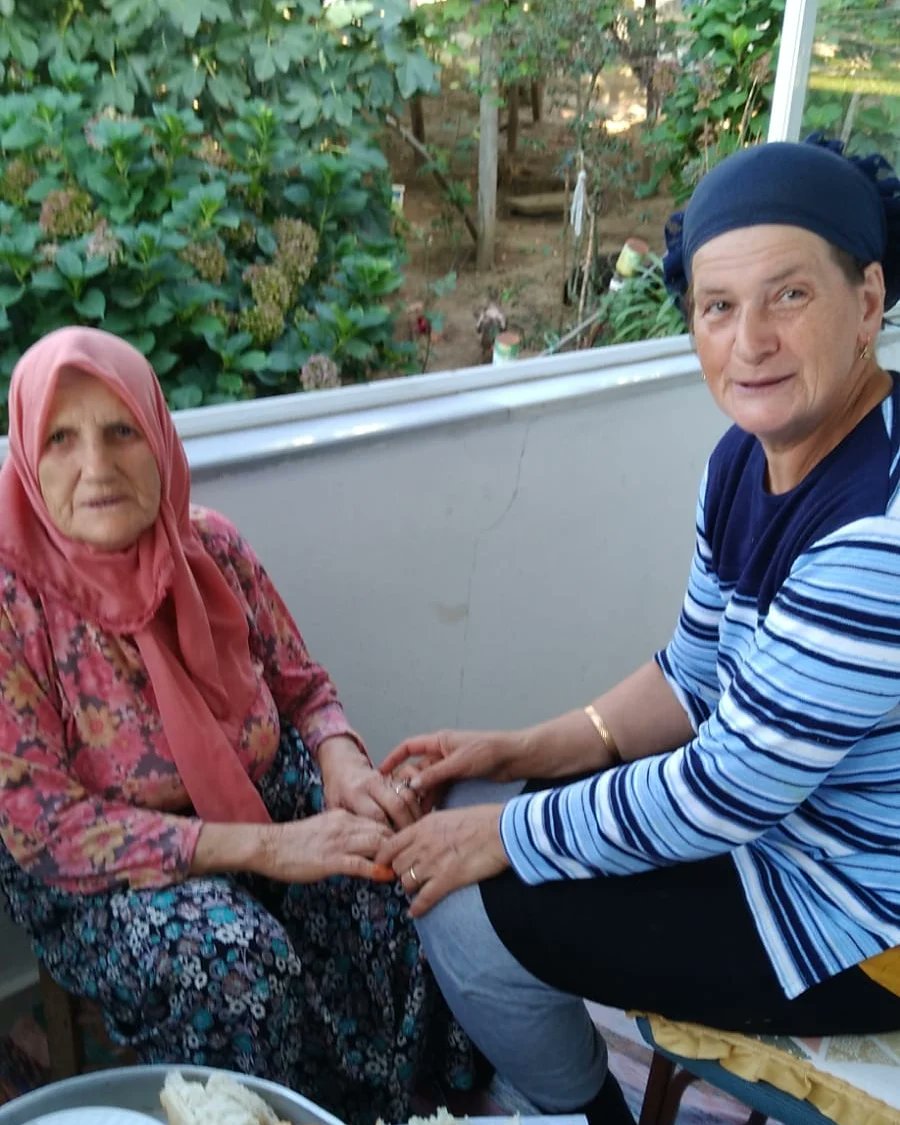 AKKADINYOMRAA's tweet photo. "1 Ekim Dünya Yaşlılar Günü" münasebetiyle Teşkilat Başkanımız Fatma Yeşilyurt ve Mahalle Başkanlarımız değerli büyüklerimizi ziyaret edip gününü kutladılar.
@nurten31126848
@akkadintrabzon https://t.co/6DVRhj0U21