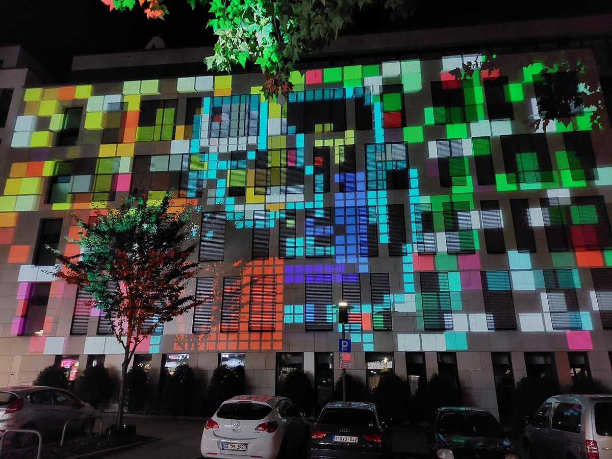 krimipeti's tweet photo. #essenlightfestival #essendiefolkwangstadt #lichtkunst #lichtobjekte https://t.co/5W8jMP9Qy6