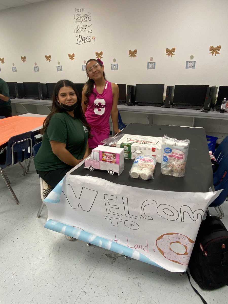 Blanco_PHHS's tweet photo. My kiddos worked hard these past 2 weeks to create their very own food truck business! What a great way to end the 1st 9 weeks💚💙 @WDSlider_MS #stallionsunited #sliderfamily #Entrepreneurship https://t.co/v35221lwqG
