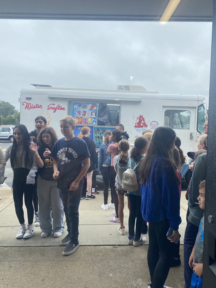 Thank you SEPTA for brightening up a rainy afternoon with an awesome Meet and Greet event! <a href="/lucchesi_lisa/">Lisa Lucchesi</a> <a href="/BethpageUFSD/">BethpageUFSD</a>  <a href="/TierneyBethpage/">Julianne Inghilterra</a> <a href="/DschneiderBUFSD/">Dave Schneider</a>