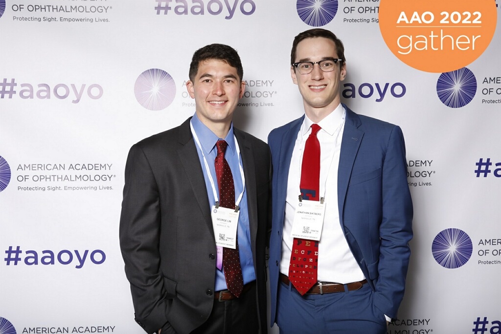 Excited to represent @VUMCEye and @VUmedicine at #AAO2022 with @JonoSiktberg! Between scientific sessions, mentorship, and advocacy, AAO has it all. Looking forward to joining the ophthalmology community officially after match 🤞@macularstar