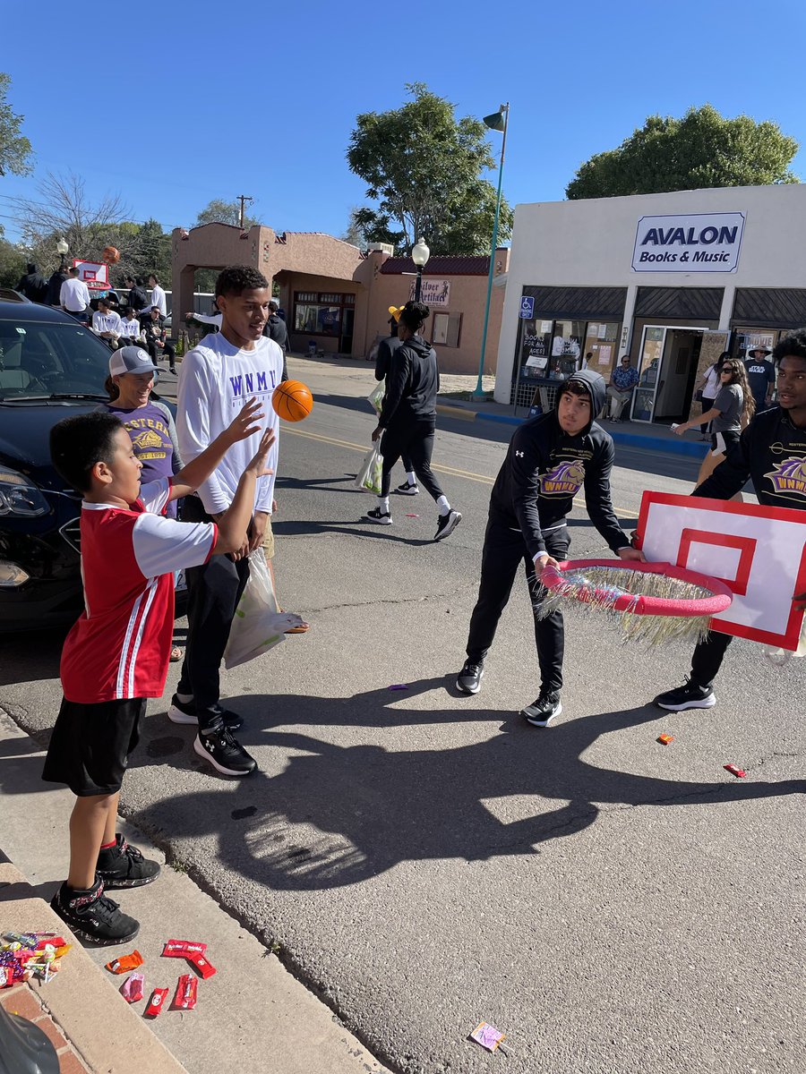 Homecoming Parade‼️ <a href="/wnmuvolleyball/">WNMU Volleyball</a> now <a href="/WNMUFootball/">WNMU Mustang Football</a> at 6‼️ #RareBread LETS GO MUSTANGS‼️ 🏈🏐🏀🟣🟡🐎