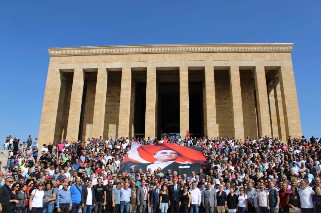 hasancesur27's tweet photo. Başta Ulu önderim ve Baş öğretmenim Mareşal Gazi Mustafa Kemal ATATÜRK'ü saygıyla, minnetle ve rahmetle anıyor ve bu etkinlikte emeği geçen bütün meslektaşlarımı saygıyla selamlıyorum. #ogretmenlersahada https://t.co/BPTy0nWyYD