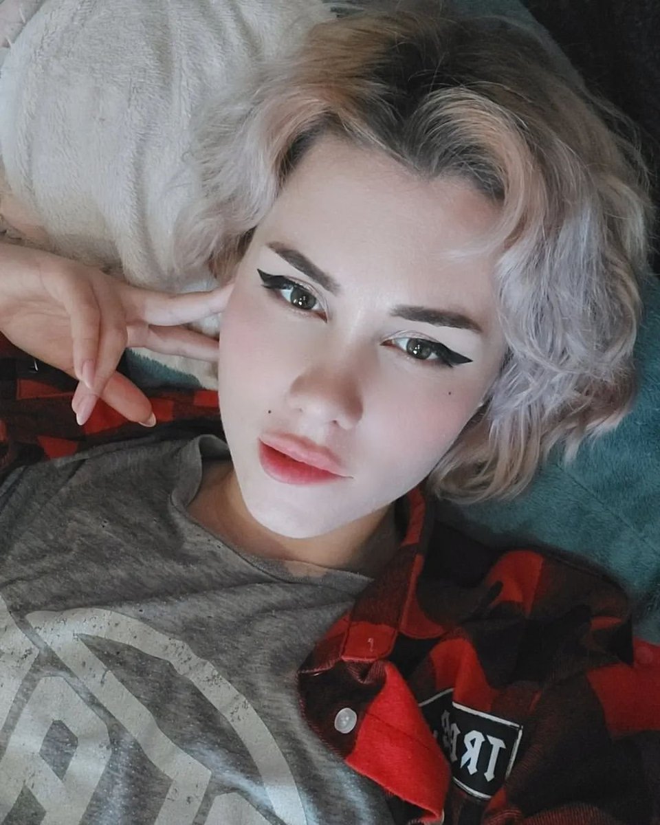 HettaQueen's tweet image. Älskar att dansa och jobbar faktiskt med det. Jag har inte ont av att röra på kroppen och fånga dagen! Det som jag inte tycker så mycket om är att jag är singel. Ska det bli något som både du och jag vill ha så kan du berätta precis vad du söker

badoofun.page.link/livepartner

#vaxjö