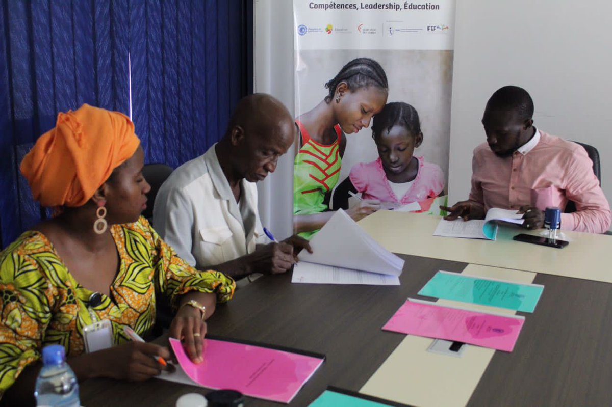 stsguinee's tweet image. Projet Tous pour la Scolarisation des Filles #ToScoFi. Convention de financement signée au compte du #ProgrammeCLÉ qui est financé par #AffairesMondialesCanada et mis en œuvre par la @Fondation_PGL, #ÉducationInternationale et la @Federation_cgps en partenariat avec #IFEF &amp;amp; #FAWE