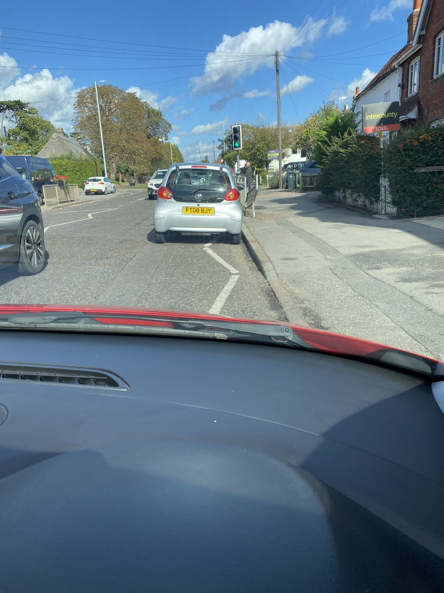 Stve_Bakes's tweet photo. @Dominos_UK 
Why is it your drivers at Stansted branch continue to park on zigzags outside their store ? Even after being told a number of times https://t.co/nwgrzzQsZa