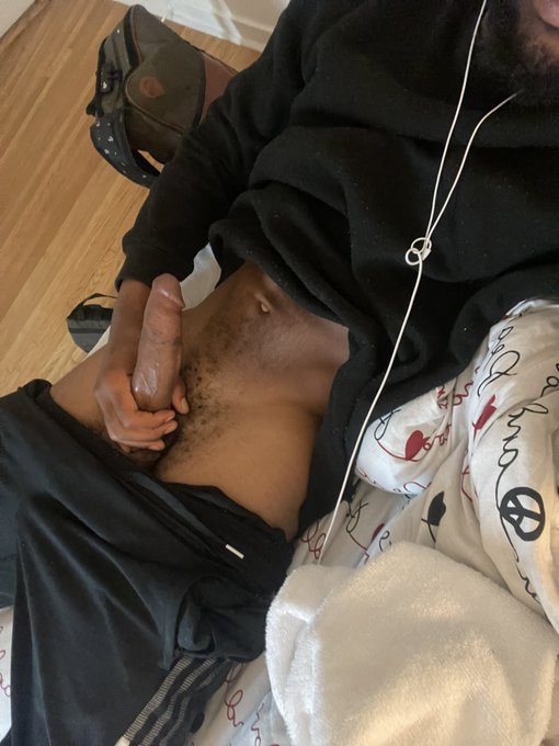 The type bf to send 🍆pics randomly 🙄 #onlyfans #LinkInBio https://t.co/l4LWFpa4zV<a href="/tag/onlyfans"class="tags">#onlyfans</a><a href="/tag/linkinbio"class="tags"><span>#linkinbio</span></a>