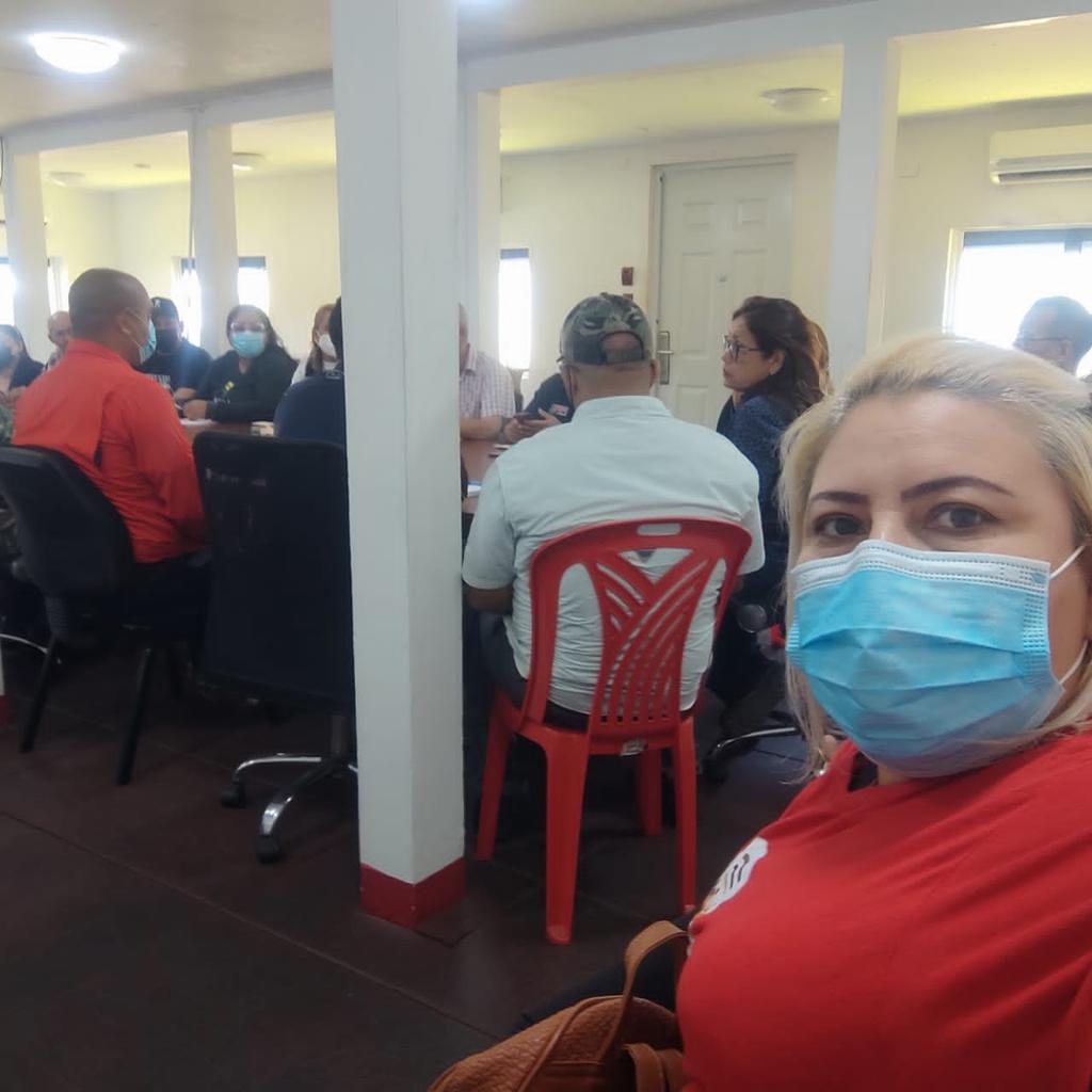 #Lara || Comunicador Clap Estadal presente en Videoconferencia con el Estado Mayor de Alimentación, encabezada por MG <a href="/LealTelleria/">M/G Carlos Leal Tellería</a>, @MPPEDUCACION y <a href="/_LaAvanzadora/">Yelitze Santaella</a>.

#SeAdelantóLaParranda