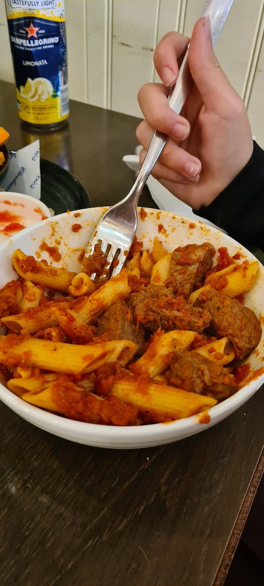martknagg's tweet photo. Ordered kids pasta bolognese. Apparently this is bolognese but with chunks of beef rather than ground mince. Come off it @Carluccios https://t.co/FIP24PkgMb