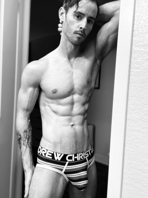 Weekend trouble. Let&rsquo;s find it. https://t.co/9FivKoWEmN