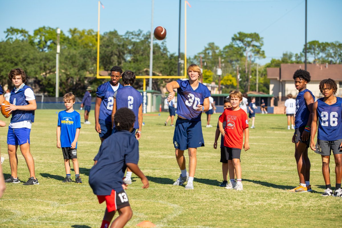 SBS_Houston's tweet photo. Even though it was a bye week, our football program was still hard at work! This past Tuesday, football players hosted a clinic for lower school students! #SBSmoments #ThinkLiveLead https://t.co/hSXEj5XT30