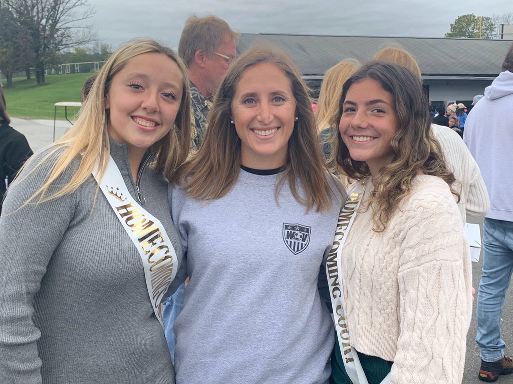 Congratulations to our captains, Alexa Letelier and Jane Einreinhofer, for being voted to Homecoming Court 2022. You’re both queens in our book! #hoco2022 #leaders #captains