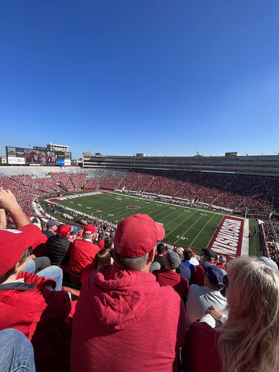 kyler_olson's tweet photo. @BarstoolBigCat I will become a badger football fan if they can cover today! https://t.co/W9hLzyLl5x