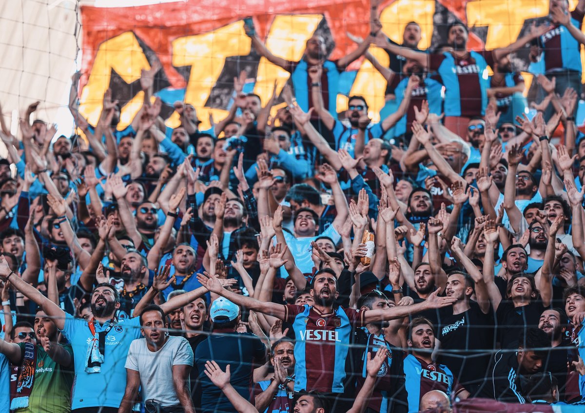 Trabzonspor's tweet image. 🅑🅘🅩🅔 🅗🅔🅡 🅨🅔🅡 🅣🅡🅐🅑🅩🅞🅝! ❤️💙

𝑻𝒆𝒔̧𝒆𝒌𝒌𝒖̈𝒓𝒍𝒆𝒓 𝑩𝒖̈𝒚𝒖̈𝒌 𝑻𝒓𝒂𝒃𝒛𝒐𝒏𝒔𝒑𝒐𝒓 𝑨𝒊𝒍𝒆𝒔𝒊👏👏