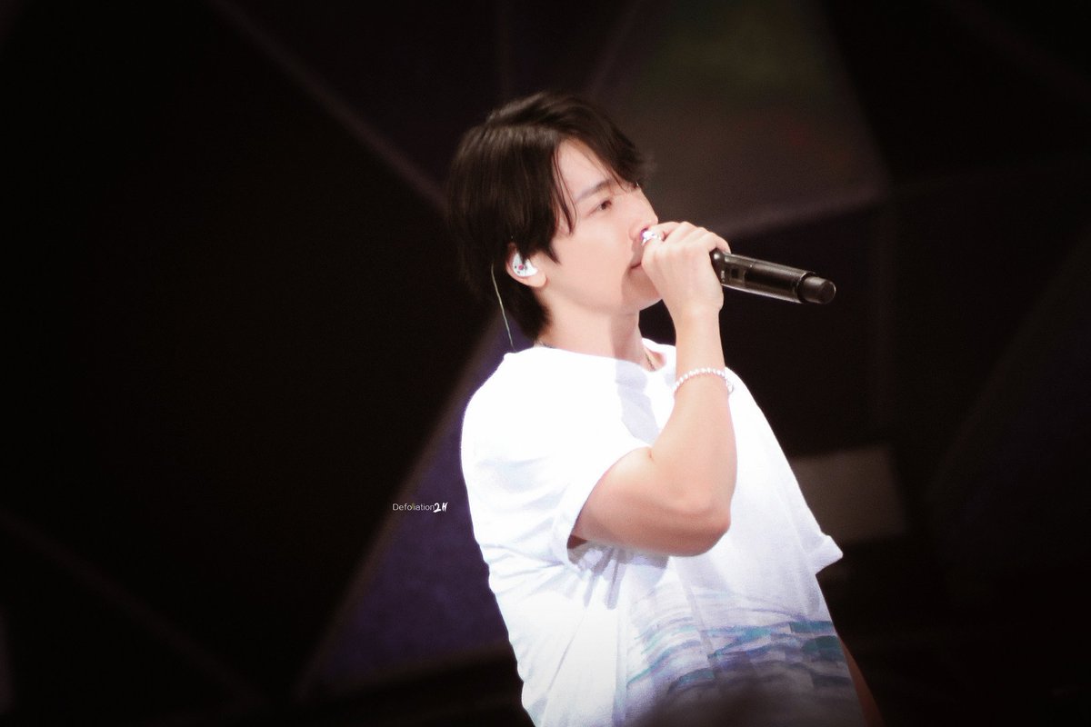 Sujumemories's tweet photo. ++ 200118 Donghae❤️
©® : Defoliation2H
#SS8Macau https://t.co/vWYex1EE3N