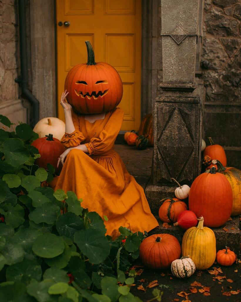 Happy October! I’m ready to carve & wear all of the pumpkins!🎃🎃🎃 edited with my Dark Cottagecore preset pack (on sale) #cottagecore #darkcottagecore #aseaonsalyear #hocuspocus2 #cottagecoreaesthetic #quietchaotics #aseasonalshift #thatautumnmagic