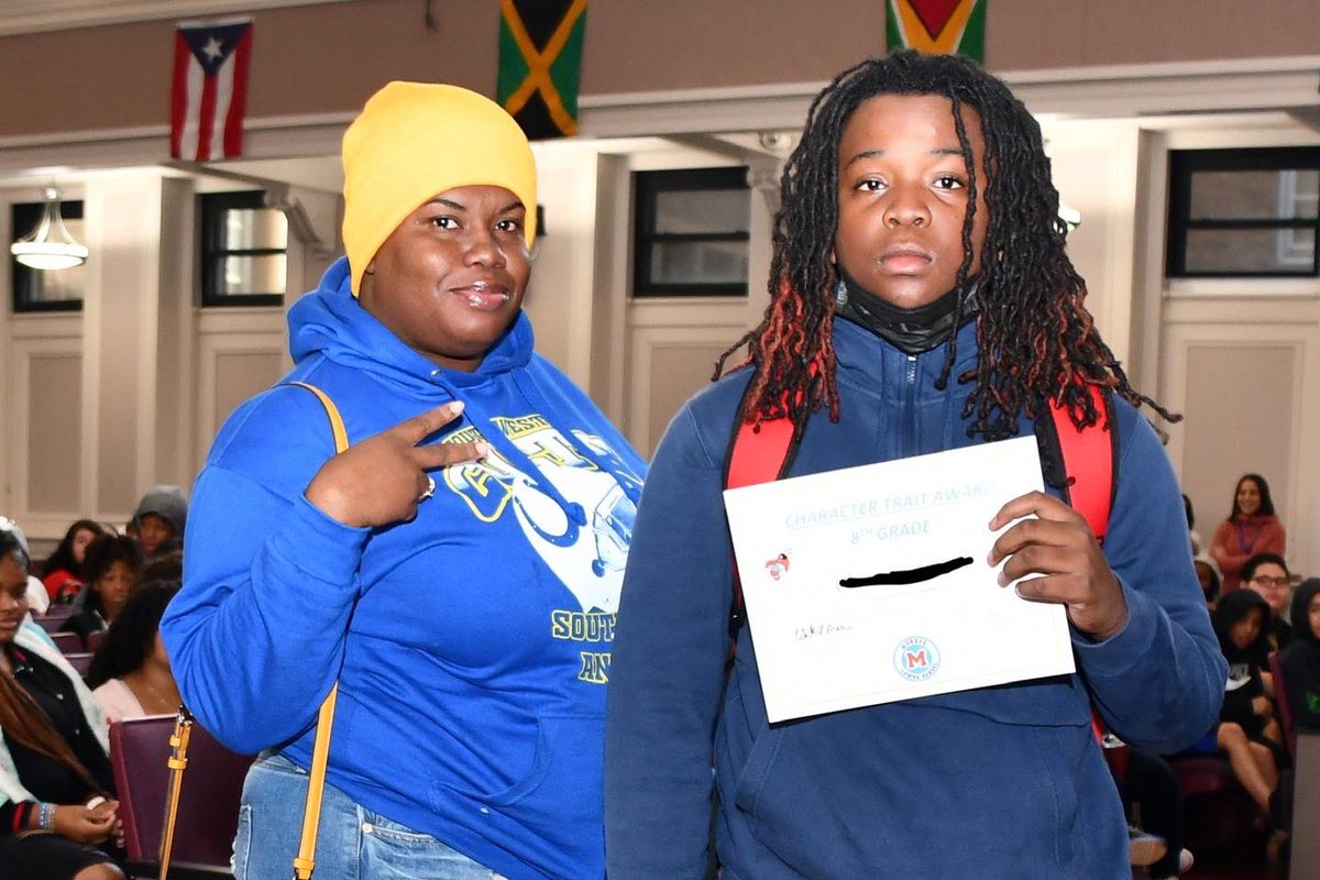 LosonROC's tweet photo. FUN FRIDAY WAS… FUN!  I love when the @RCSDMonroe Lower award ceremony is scheduled at the perfect time to have lots of winners in my class.  #highfives #celebrate @RCSDNYS #jeweloftheday 📸 @ChasDevries https://t.co/qWC9nMnf55