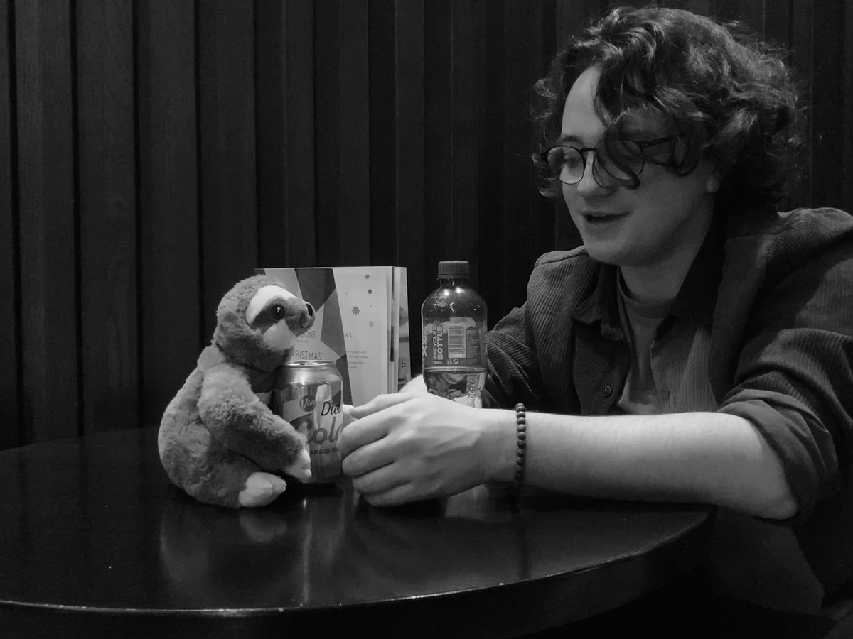 SbeveTheSloth's tweet photo. Sbeve not hitting the pints, but discussing the intricacies of sloth livelihood https://t.co/3i1rwQ2qRr
