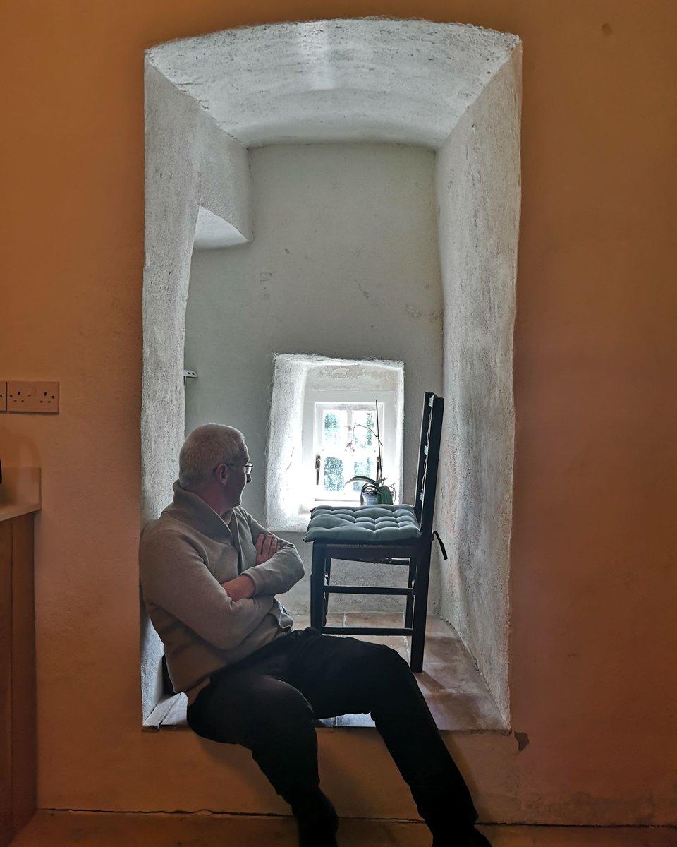 BrackloonF's tweet photo. Autumn light has come to Brackloon Castle... 
No straight lines here! But we don't mind 

#lifeinanirishcastle #autumnsunlight https://t.co/vtc8MhGkfE