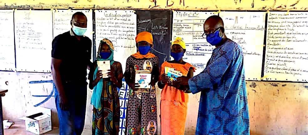 KoneFanta18's tweet photo. ⭕️⭕️⭕️ Un village- Une bibliothèque 2022-2023 

Nous sommes encore heureux de vous annoncer que le cercle de Koro et Yelèkèbougou( cercle de Kati) commune de Guily ont reçu leurs livres.Nous sollicitons l’Etat à repenser à sa politique pour l’éducation. @AgalyYATTARA @Poulodebo https://t.co/0M6ue7pP1M