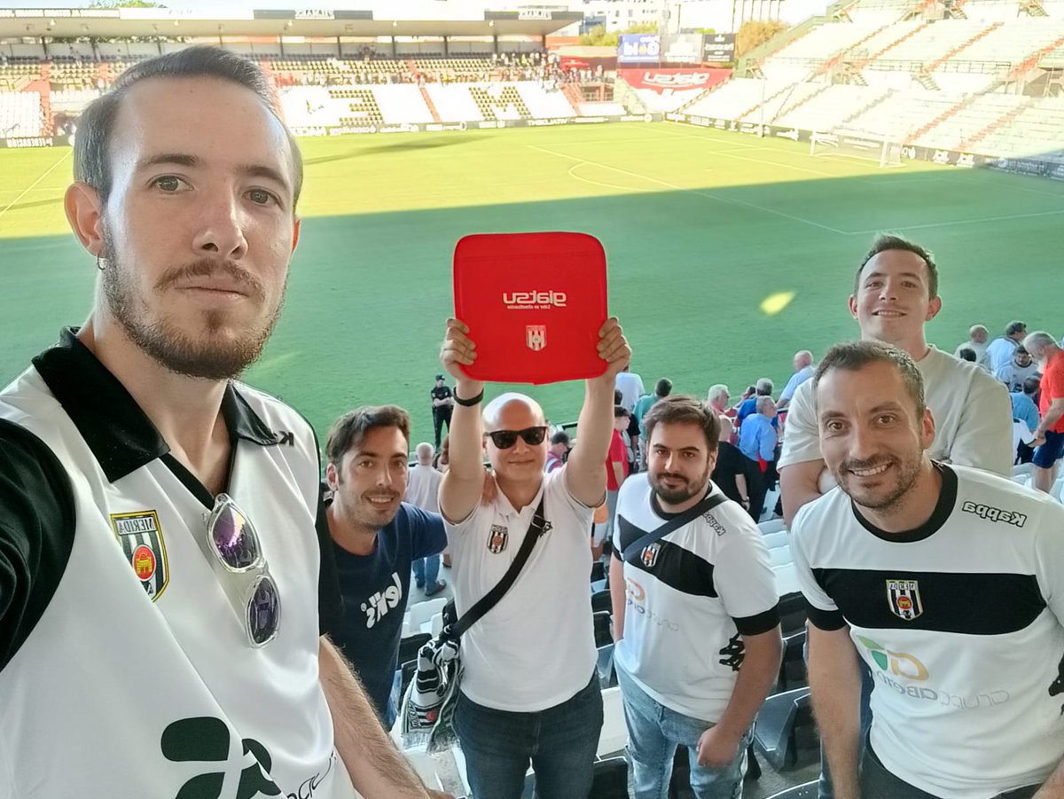 PedroJavierRuiz's tweet photo. @TxemaSanfelix @sunpopSP09 @alf_martnez @josoriob12 @VictorMGonCo @jframosgu Ahí la llevas, siempre presente https://t.co/BmIdkr9zCt