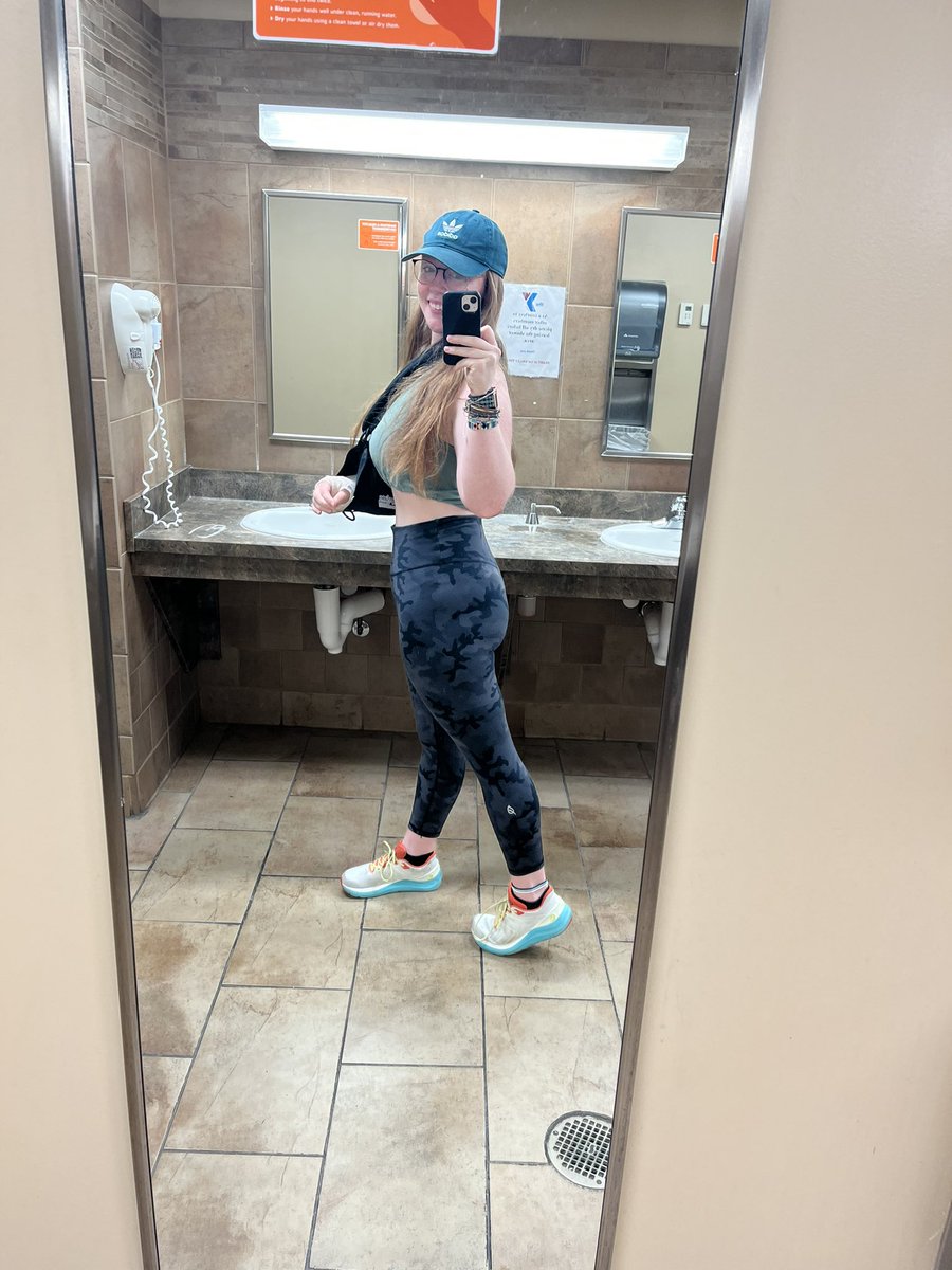 hersgamers's tweet photo. In the gym today, recovering as best I can!! ^_^ https://t.co/8GVAQeO0kK