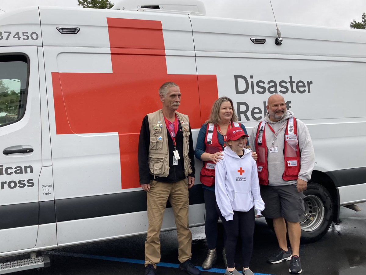 Kimberly_Goetz's tweet photo. Off they go! So proud of our NJ Red Crossers who are heading south. Safe travels, team! #Ian #njredcross https://t.co/kQ7DH6P02c