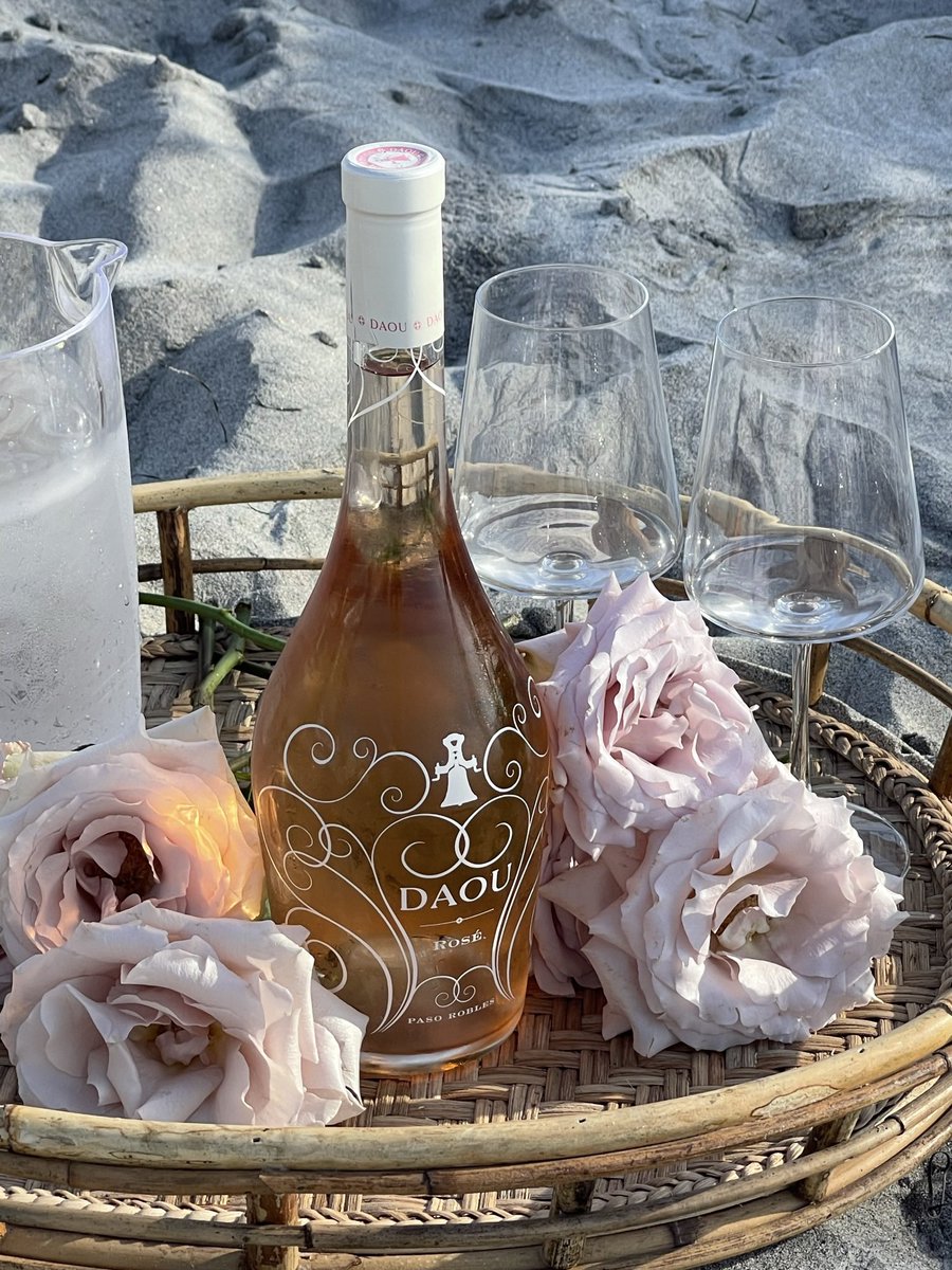 DAOUvineyards's tweet photo. Every season is rosé season in California! https://t.co/BoCPt5G696