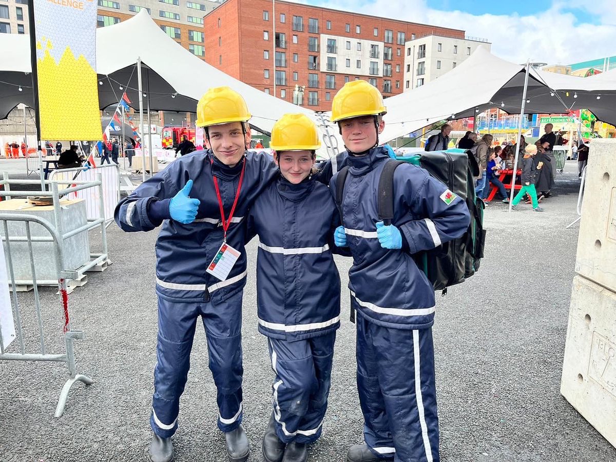 Wnaeth Cadetiad Tân Malpas cymerid rhan yn y sialens UKRO cymorth anafedig cadets. Llongyfarchiadau i chi gyd! ✨
#cadets #firecadets #cadetiaidtan #nfccfirecadets #ukrofirecadets #ukro #swfrs #teamsouthwales