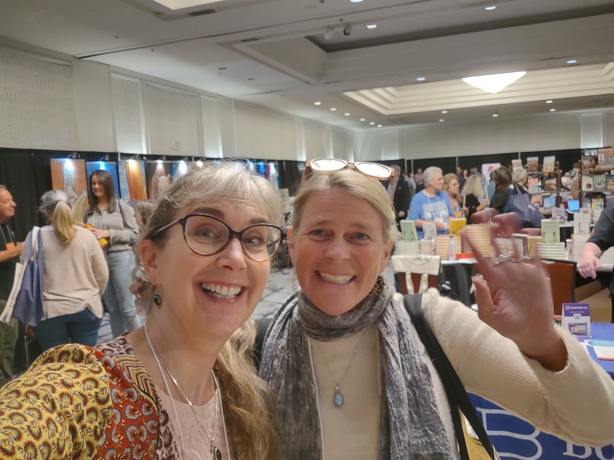 TorreyHouse's tweet photo. SO good to be back at #MPIBA #FallCon . #indiebooksellersrule https://t.co/una5RZnniq