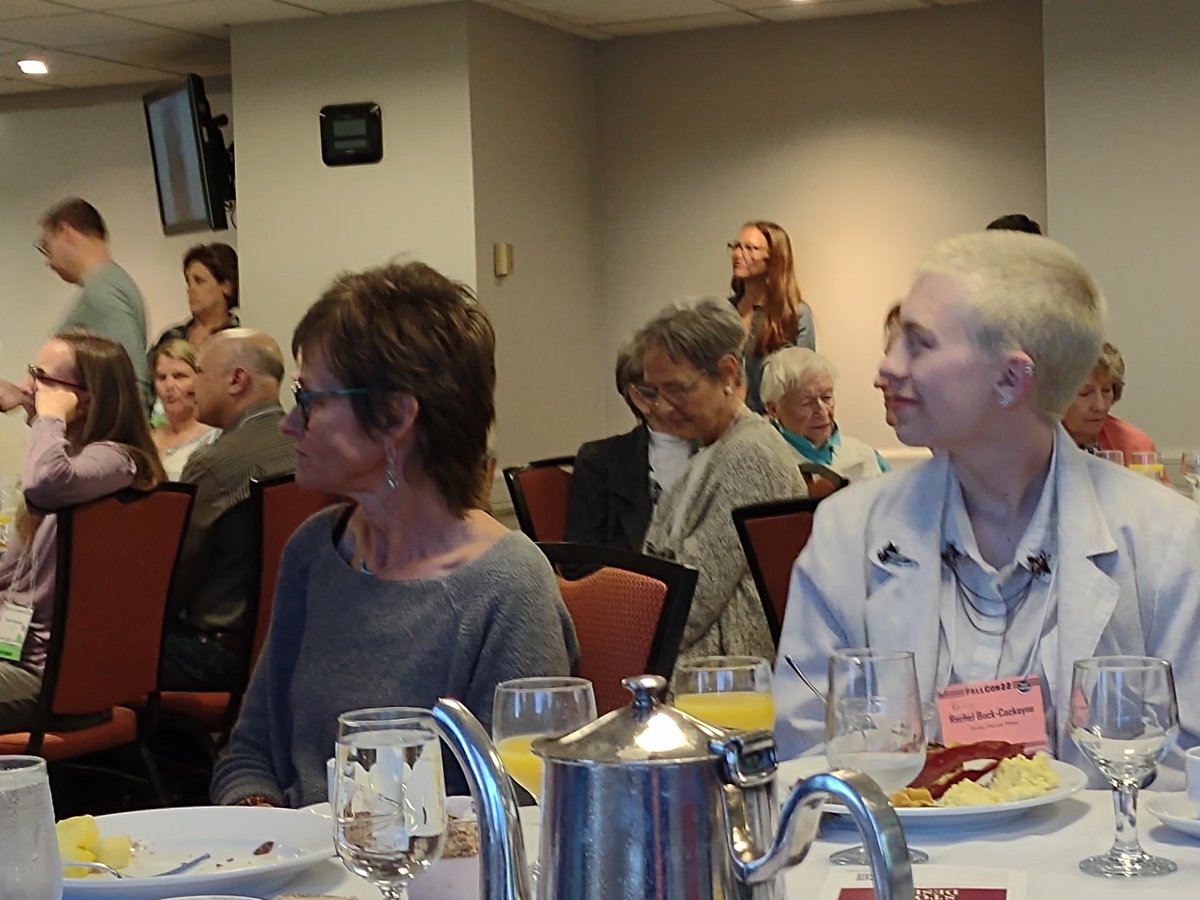 TorreyHouse's tweet photo. SO good to be back at #MPIBA #FallCon . #indiebooksellersrule https://t.co/una5RZnniq