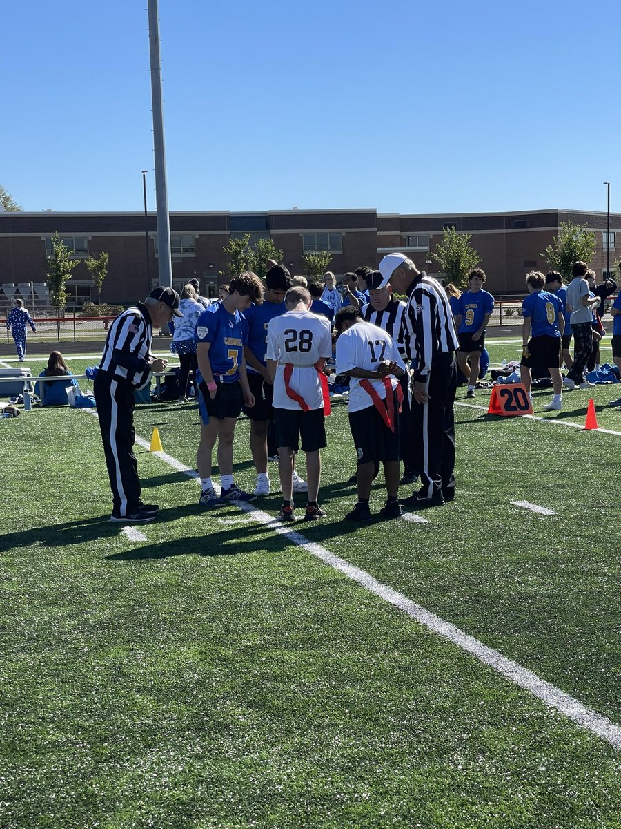 CoachNorthcutt's tweet photo. This coach is proud of her athletes. Great season. #unifiedagflagfootball @UnifiedCoaches @LCHSAthletics @LCHSBears https://t.co/CyeI7Uy0RG