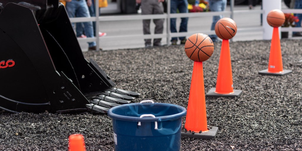 conexpoconagg's tweet photo. We like to have fun here. 

#excavatorbasketball #newsport #trendsetters #peakathleticism #constructionfun #nba #basketball 

ft. @lbxco https://t.co/AOoFhNAdKn