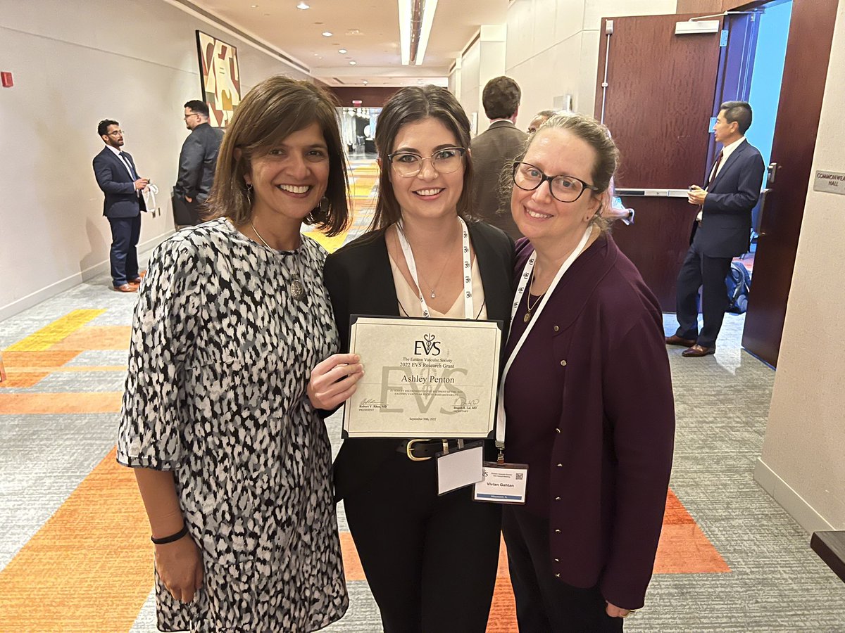 Vivian Gahtan (@viviangahtanmd) on Twitter photo Congratulations to Ashley Penton for being awarded the EVS Resident Research grant to pursue statin loaded nannoparticles in the treatment of intimal hyperplasia! @Ashley_A_Penton #evs2022 <a href="/LoyolaSurgery/">Loyola Surgery</a> <a href="/LoyolaChicago/">Loyola University Chicago</a> Congratulations to Ashley Penton for being awarded the EVS Resident Research grant to pursue statin loaded nannoparticles in the treatment of intimal hyperplasia! @Ashley_A_Penton #evs2022 <a href="/LoyolaSurgery/">Loyola Surgery</a> <a href="/LoyolaChicago/">Loyola University Chicago</a>