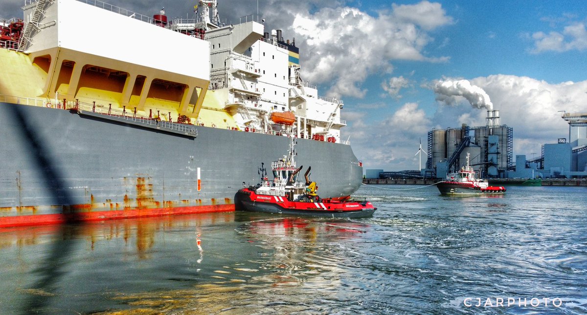 #Waterstraat en #waterlines with the #LNGtanker #pearllng #wagenborg #eemshaven