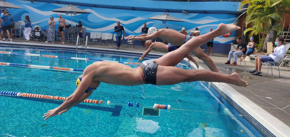 andresraulpaezp's tweet photo. Felicitaciones @ReporteYa "Copa Aniversario  XXV #MagnumCityClub" con los amigos del Club #SantaPaula por excelente #Competencia de #natacion #master 50 y 100 Mts libre #swimming Entrenador #KelvinHernandez ¡Vivan DeportesAcuaticos! #OpenWater @magnumcityclub @AngelsOpenWater @ https://t.co/t2FthrgpNk