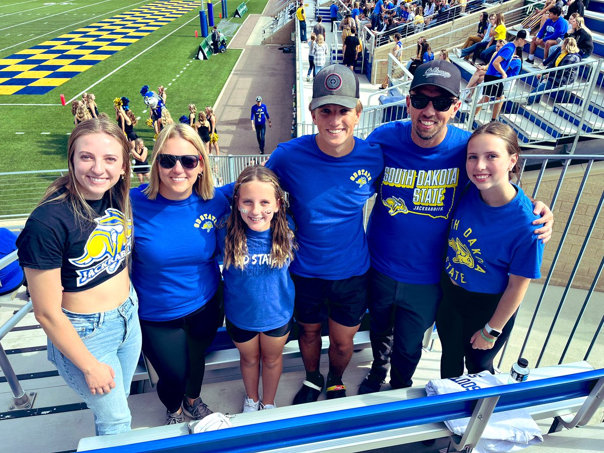 AmyLathen's tweet photo. Game Day!! 🏈 #GoJacks #FamilyWeekend https://t.co/foS0vn1LlU