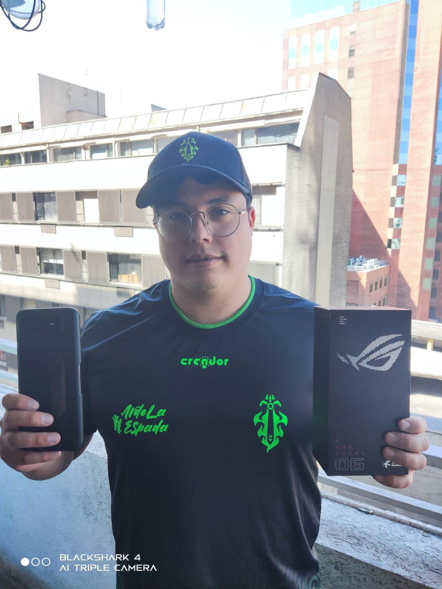 Y bueno gente luego de que se rompiera la pantalla de mi rog phone 3, está gran org me dió nuevas manos, se les agradece mucho a @osaka__gg por su confianza y su dedicación lo daremos todo en la grieta 🥰