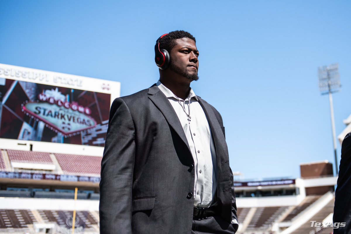 A little more than an hour away from kickoff between the Aggies and Bulldogs in Starkville 👀 #GigEm 👍