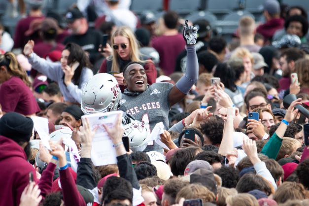 uOttawa's tweet photo. Et c’est une autre victoire des @Geegeesfootball au #MatchPanda! Félicitations à toute l’équipe pour votre détermination et votre résilience. Toute la communauté @uOttawa est fière de vous! https://t.co/OJ6Zh4qyc9