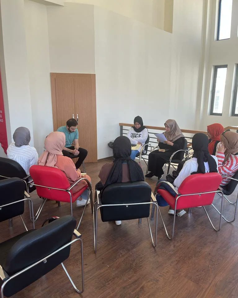 Arapça konuşma kulübü bugün ilk dersini derneğimize ait olan Uluslararası Kitap Kahve'de gerçekleştirdi.

<a href="/udeforgtr/">UDEF</a> <a href="/gaziantepUniv/">Gaziantep Üniversitesi</a> <a href="/ydukitap/">Uluslararası Kitap Kahve</a> <a href="/Fatih_tanriover/">Fatih Tanrıöver</a>