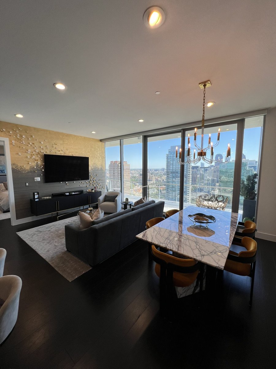 benwegmann's tweet photo. Condo showings 25 floors up ☁️ https://t.co/zQzTOBWJOp