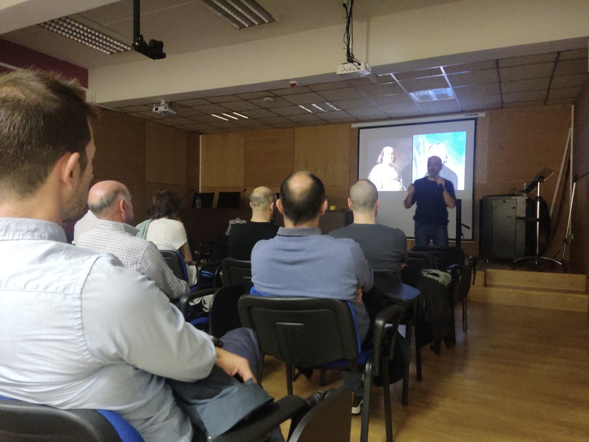 Atravesamos el ecuador de esta XI Noche Lunática 🔭🌛 con la interesantísima charla de Manuel Vicente @efervesciencia 'No culpes a la Luna' @cienciasuniovi @UOdivulga @uniovi_info @NASAMoon #ObserveTheMoon #InOMN