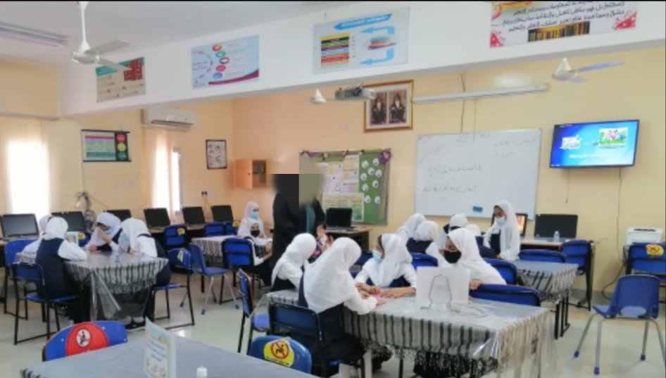 كما قامت مشرفة الدراسات الإجتماعية أ.شيخة الشبيبية بتنفيذ درس (البراكين)  لطالبات الصف السادس /١ بإستخدام استراتيجيات التعلم النشط، بارك الله جهدها وتشرفنا حقا بهكذا حضور .
#مدارسنا_مستقبل_واعد 
#تعليمية_شمال_الشرقية