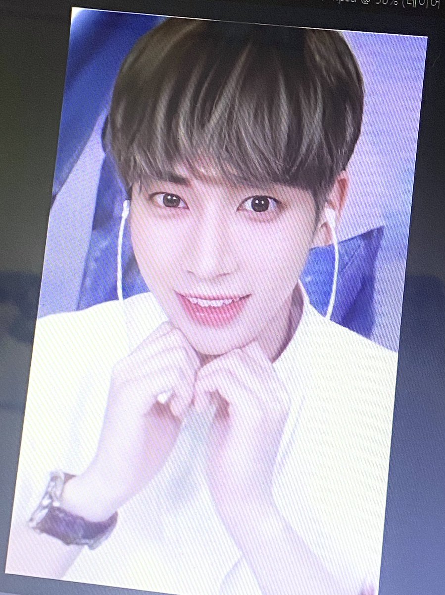 this is one of the cutest pics of him breathe if you agree 
#TAEHYUN #태현