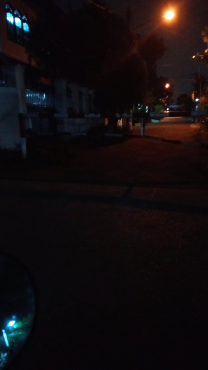 arezalthf's tweet image. gk blh plng ama pak satpam