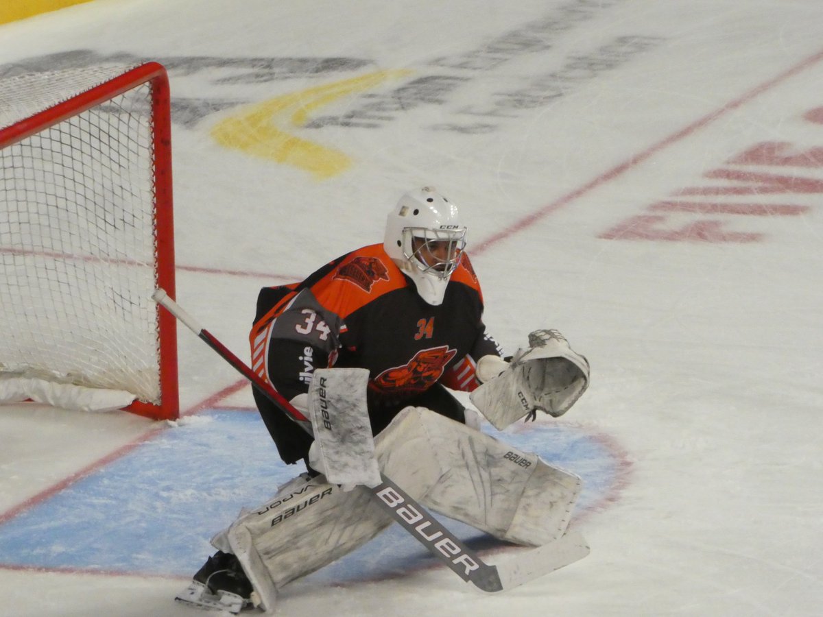 LifeInSlowMoti2's tweet photo. Some images images from the warm up and 1st Period. Wish I could bring my DSLR to games, but unfortunately that is not currently possible. 

0-1 to Panthers currently

@steelershockey @SheffieldArena https://t.co/VmGe0ELWLY